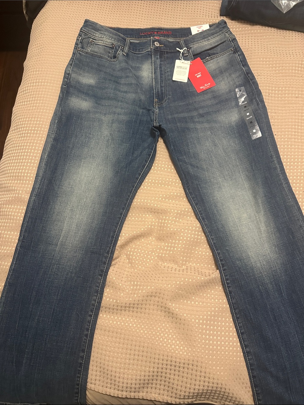 Lucky Brand Men's Straight Fit Faded Blue Jeans